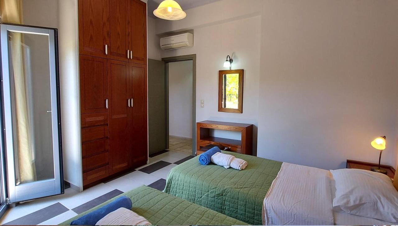 Apartamento Thealia Karefilianá Exterior foto