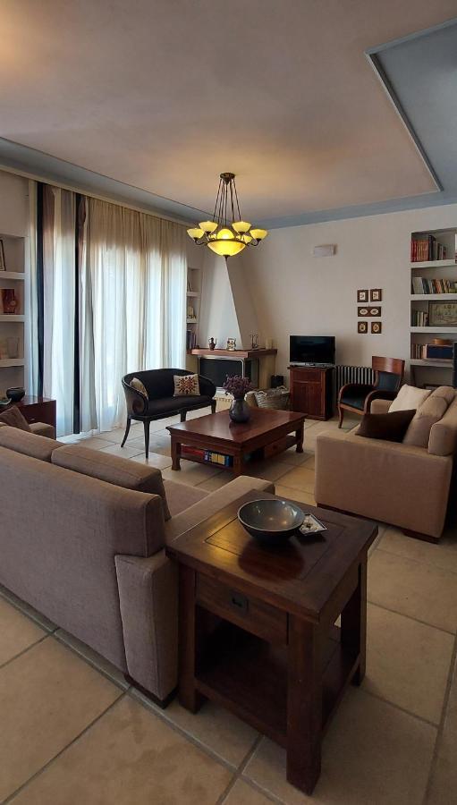 Apartamento Thealia Karefilianá Exterior foto
