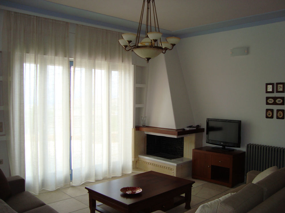 Apartamento Thealia Karefilianá Exterior foto